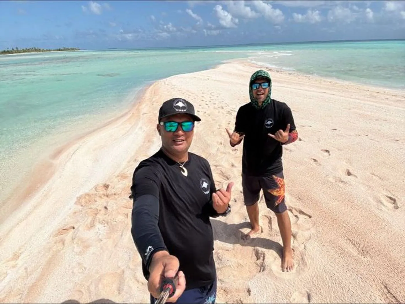 Les frères A-M sur le banc de sable de Moorea